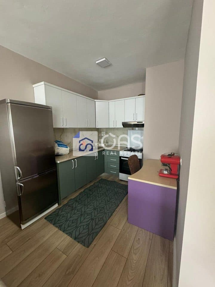 Jepet apartament me qera 2+1 Fresk 2