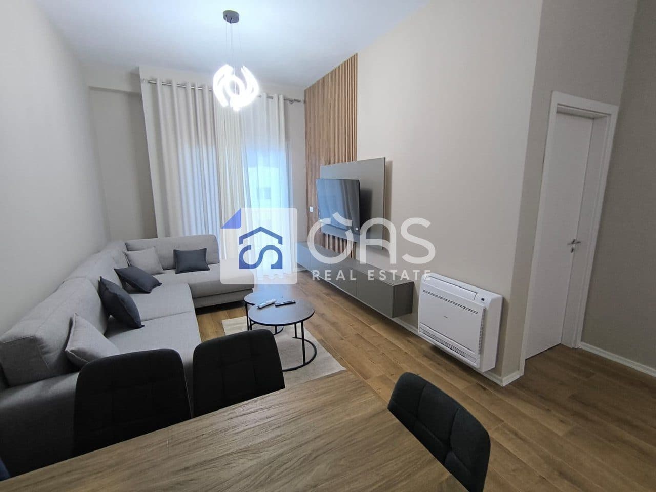 Jepet apartament me qera 1+1 Larake