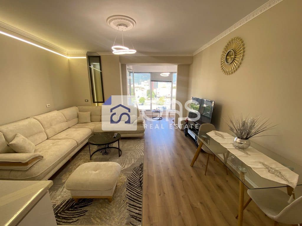 Jepet me qera apartament 1+1 tek Stacioni i Trenit.