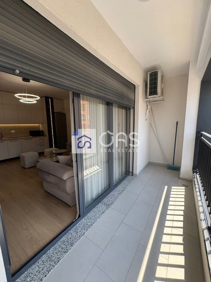 Jepet me qera apartament 1+1 ne Bulevardin e Ri. 4