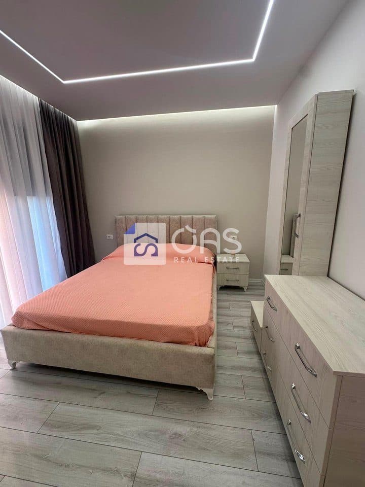 Jepet me qera apartament 1+1 ne Bulevardin e Ri 2