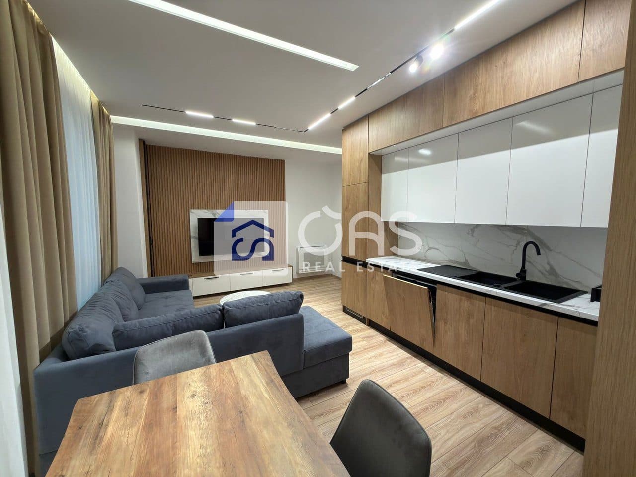 Jepet me qera apartament 2+1 tek Komuna e Parisit (Bega 007)