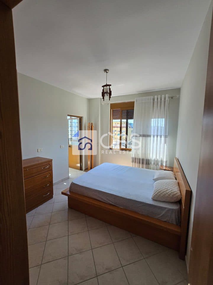 Jepet apartament me qera 2+1 te , Rruga Fortuzi 3