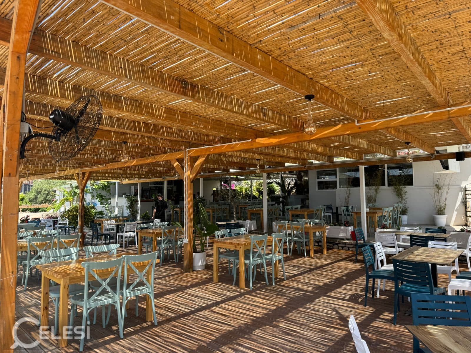 JEPET ME QERA PER SEZONIN VEROR 1 PRILL - 15 TETOR, BAR - RESTORANT