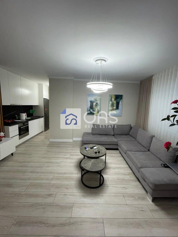 Jepet me qera apartamenti 1+1 tek Rruga e Kosovareve