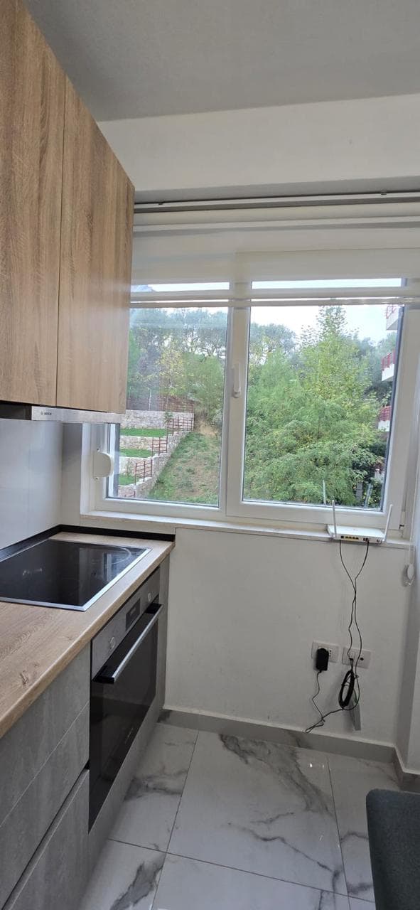 Jepet me qera apartament 2+1 tek Liqeni i Thate. 4
