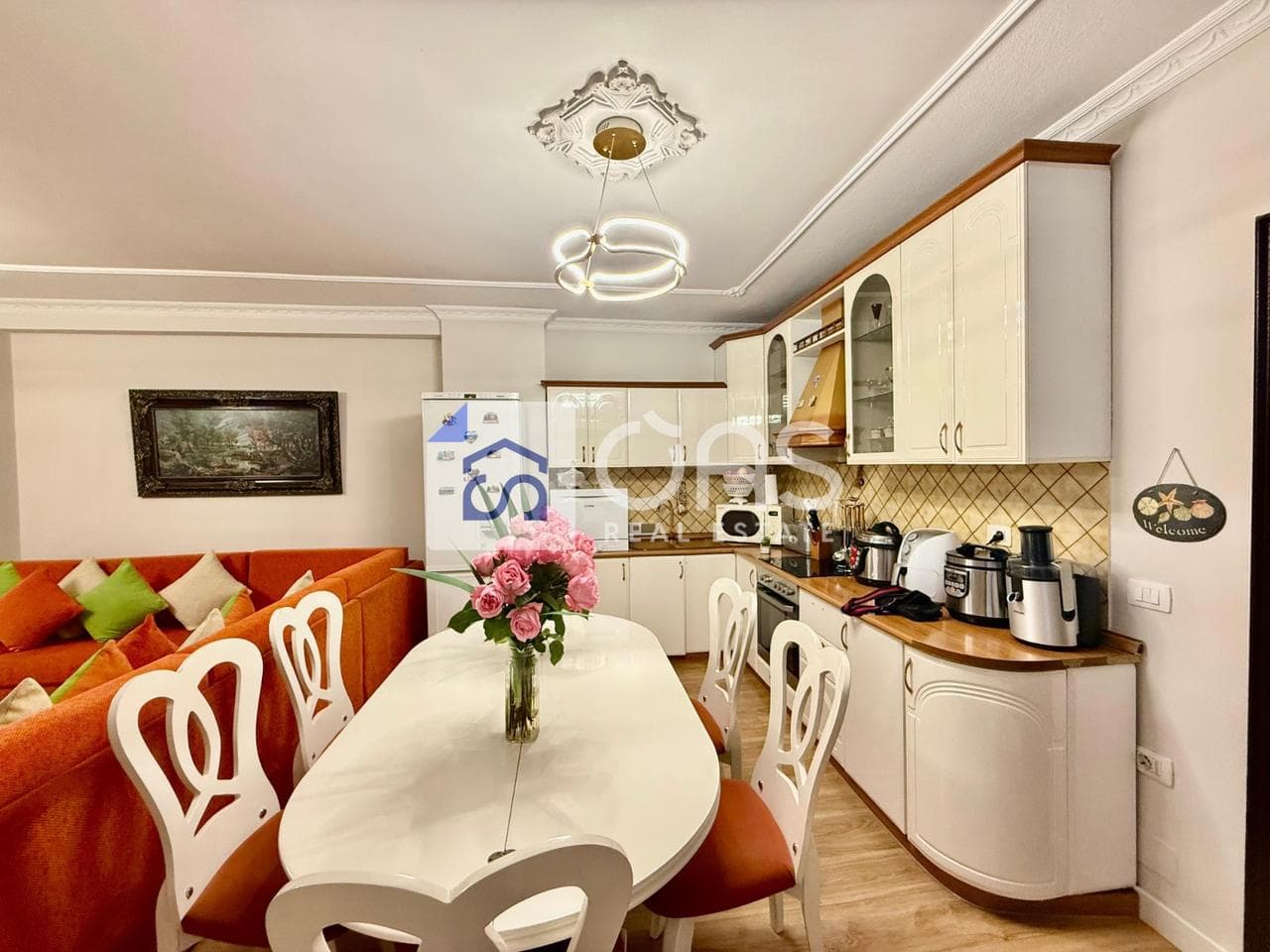 Jepet me qera apartament 2+1+2 tek Komuna e Parisit 2