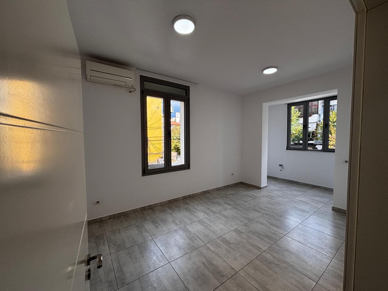 Jepet me qera Apartament Per Biznes tek Rruga e Dibrës, Tiranë - 500€ | 75 m²