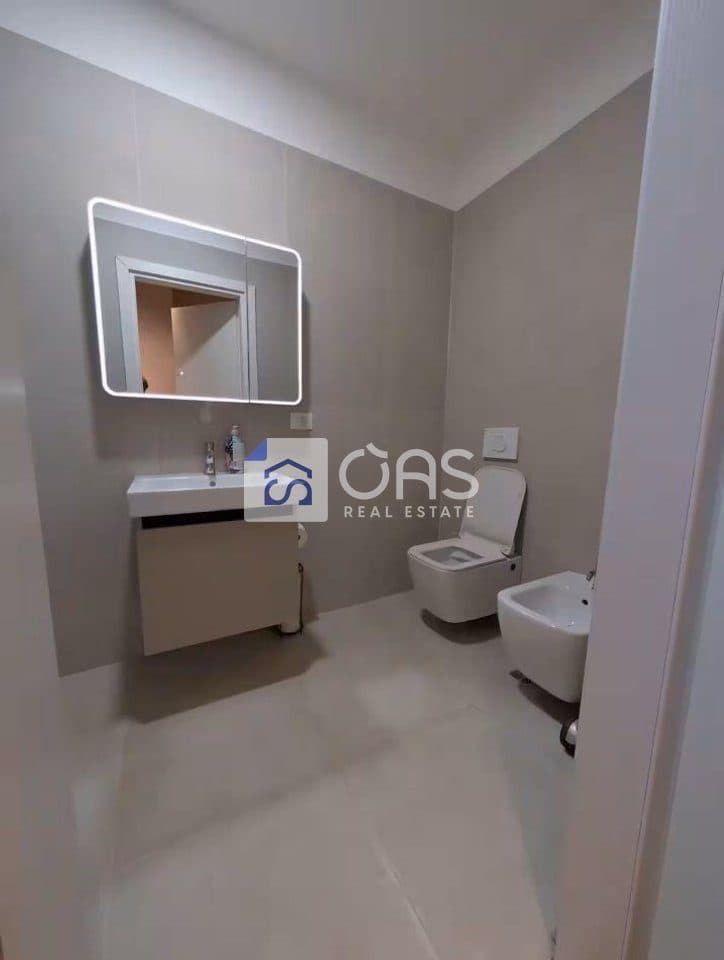 Jepet me qera apartament 2+1 tek Komuna Parisit 4