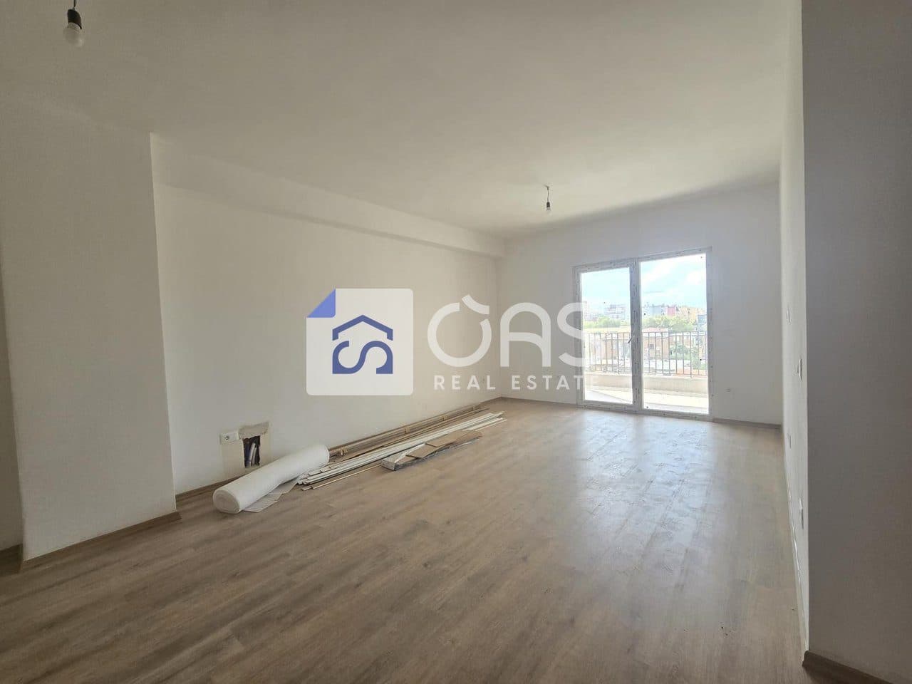 Shitet apartament 2+1 tek Dritan Hoxha (Kompleksi Aura) 4