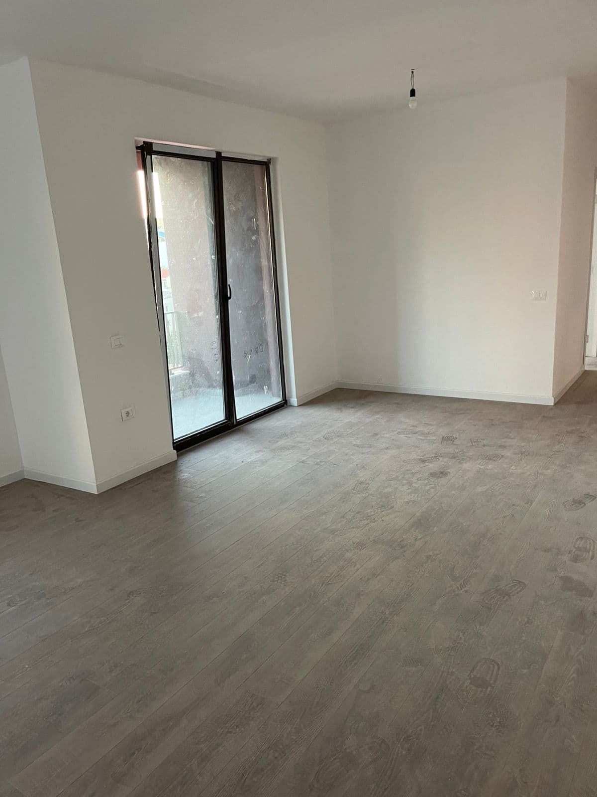 Jepet me Qera Apartament 2+1 Tek Myslym Shyri 3