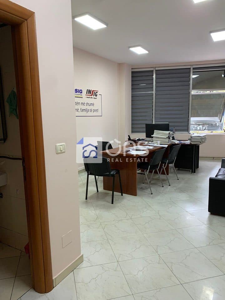 Zyrë 1+1 Me Qira në Rruga e Elbasanit, Tiranë - 500€ | 38.5 m² 2