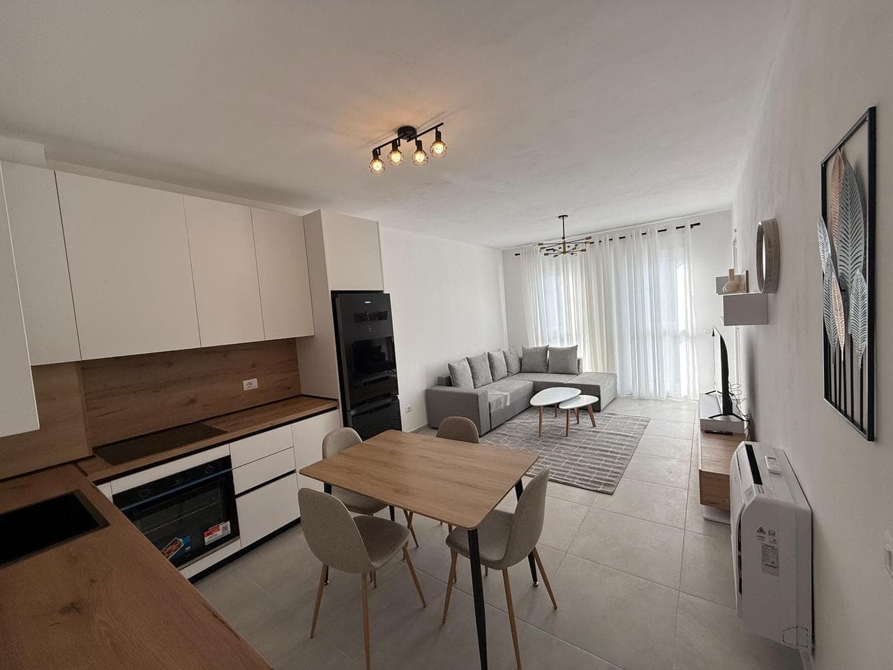 Jepet me qera apartament 2+1+Ballkon tek Univers City 2