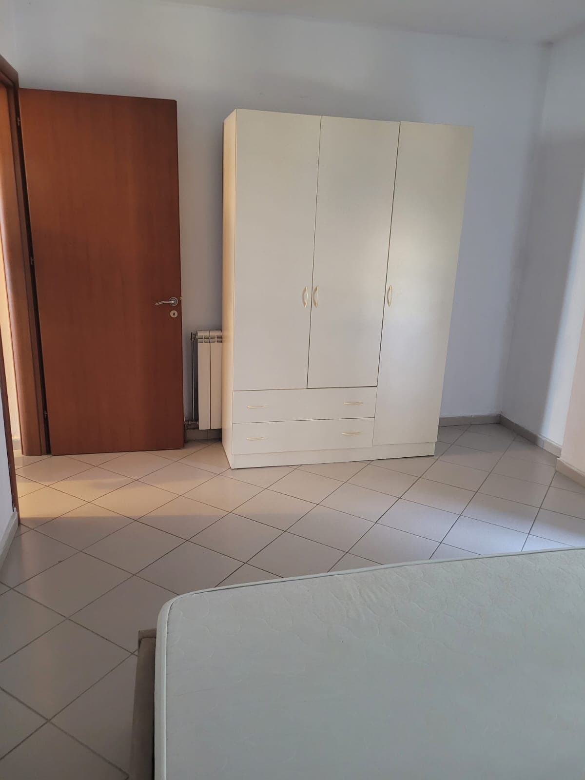 Shitet Apartament 1+1 tek Komuna Parisit