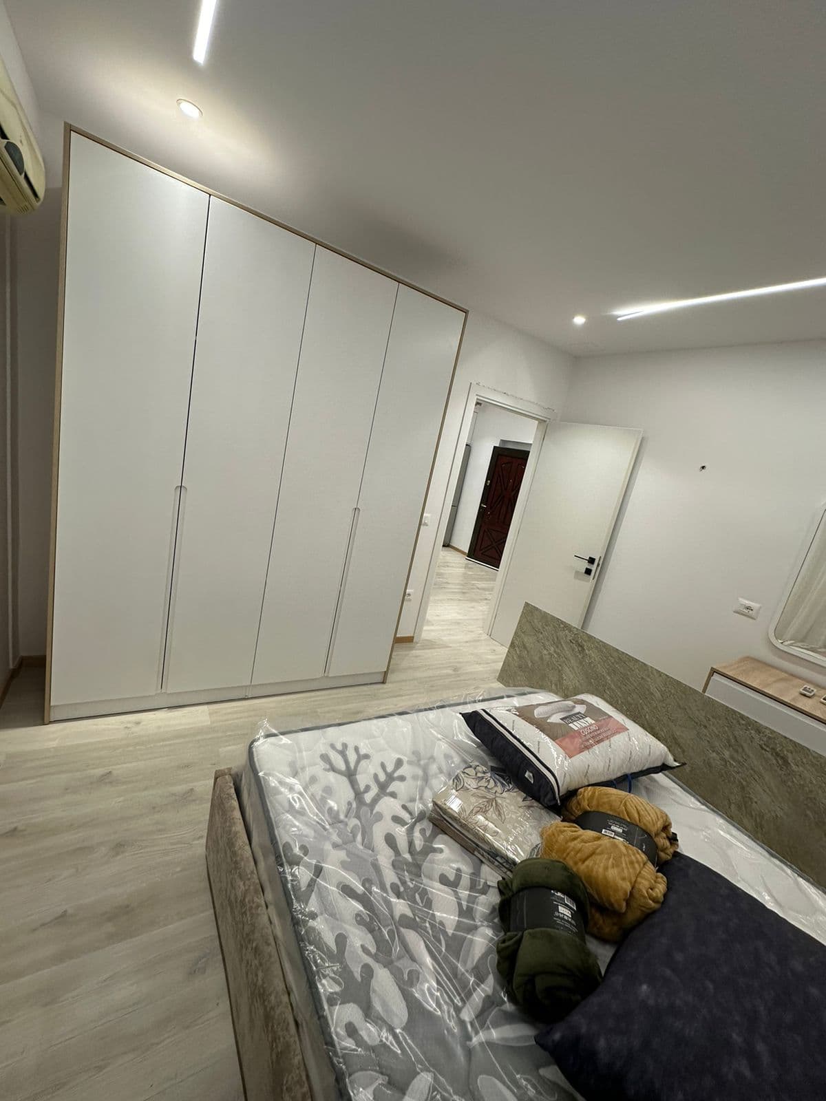 Jepet me qera apartament 1+1 te Zogu i Zi 4