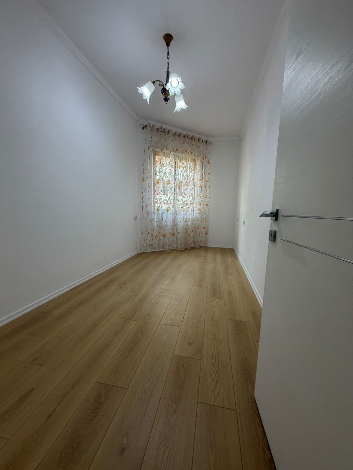 Shitet apartament 1+1 ne Fresk