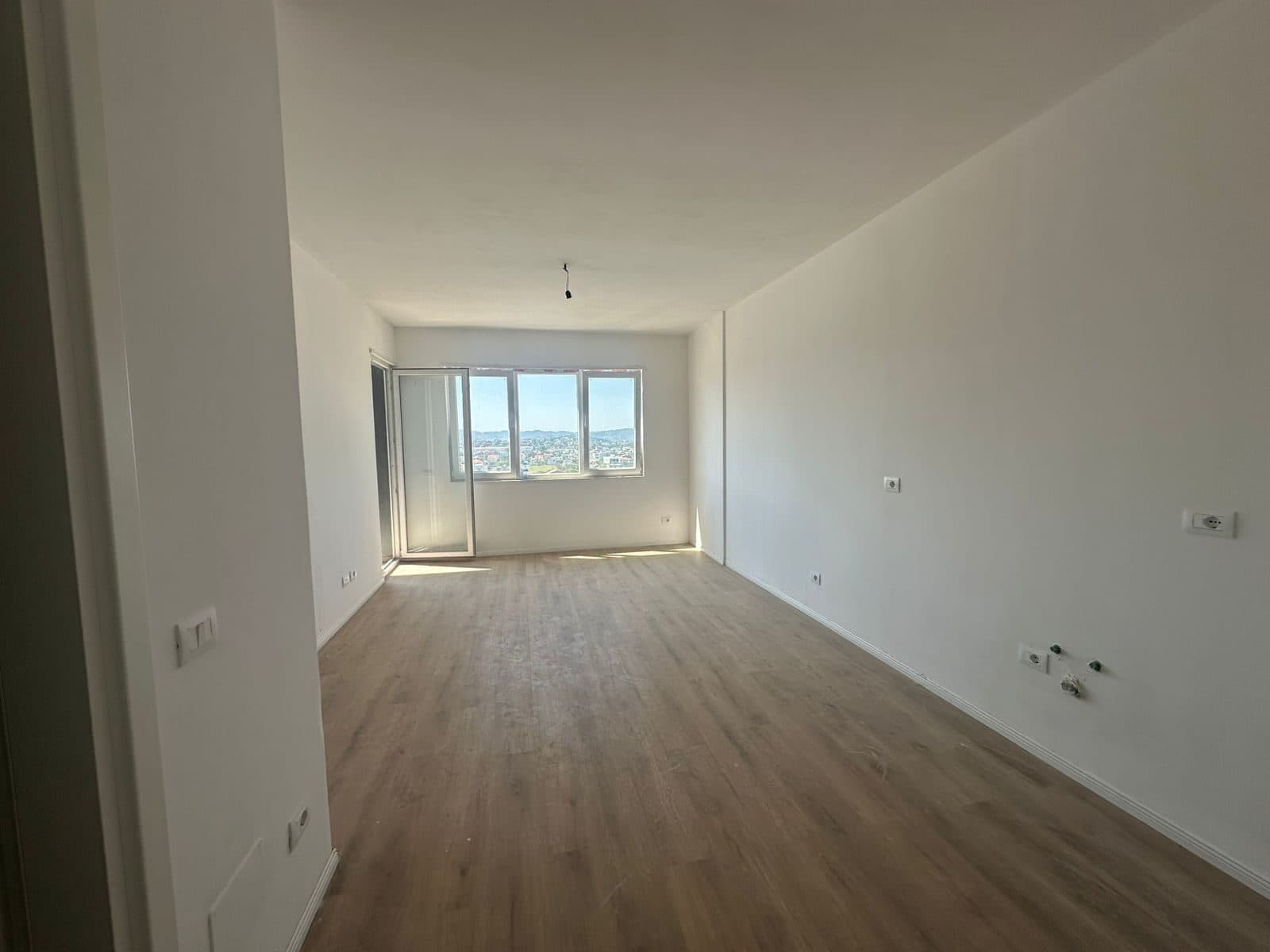 Jepet me qera Apartament 1+1 Tek Univers City