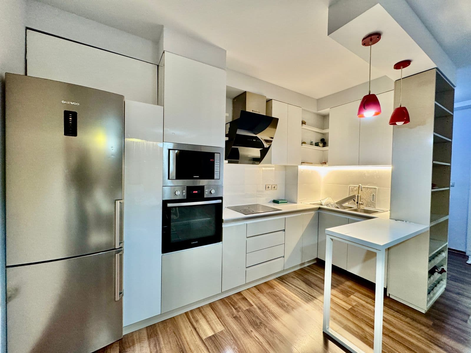 Jepet me qera apartament 1+1 tek Komuna Parisit 2