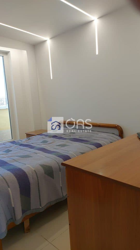 Jepet apartament me qera 1+1 tek Medreseja 3