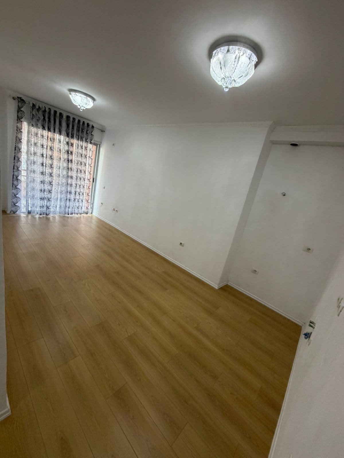 Shitet apartament 1+1 ne Fresk 2