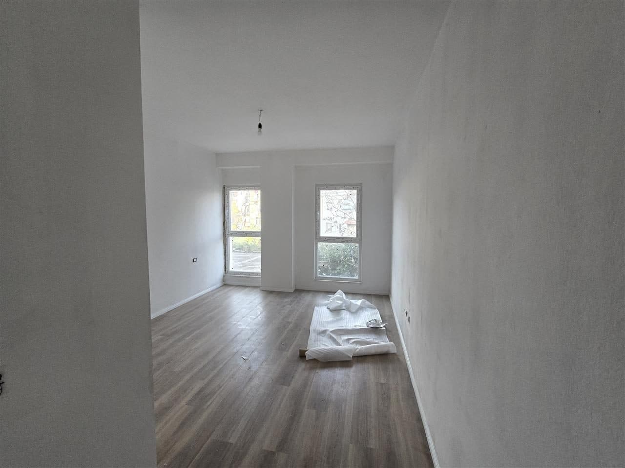Shitet apartament 1+1 tek Kompleksi Aura (Rruga Dritan Hoxha) 3