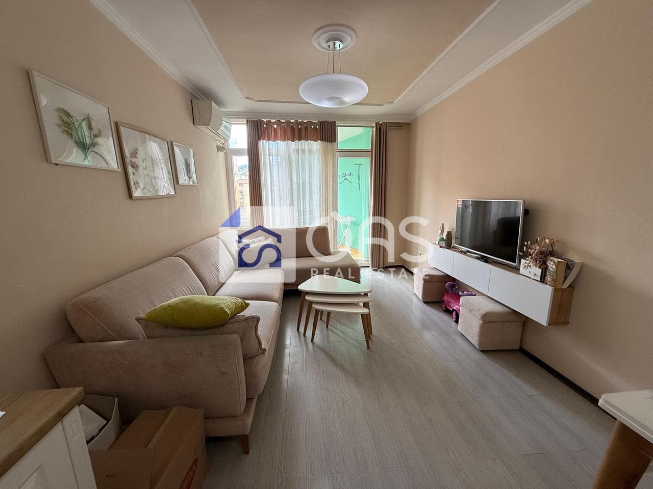 Jepet me qera apartament 2+1 tek Komuna e Parisit 2
