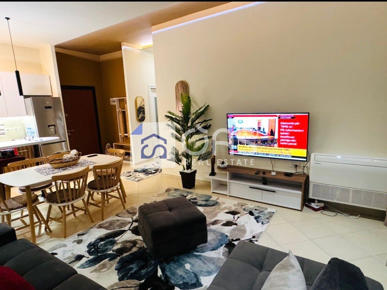 Jepet me qera apartament 1+1+Post Parkimi tek Kodra e Diellit.