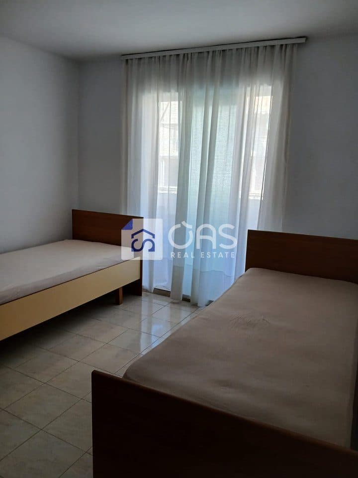 Jepet me qera apartamenti 2+1 vasil shanto 4