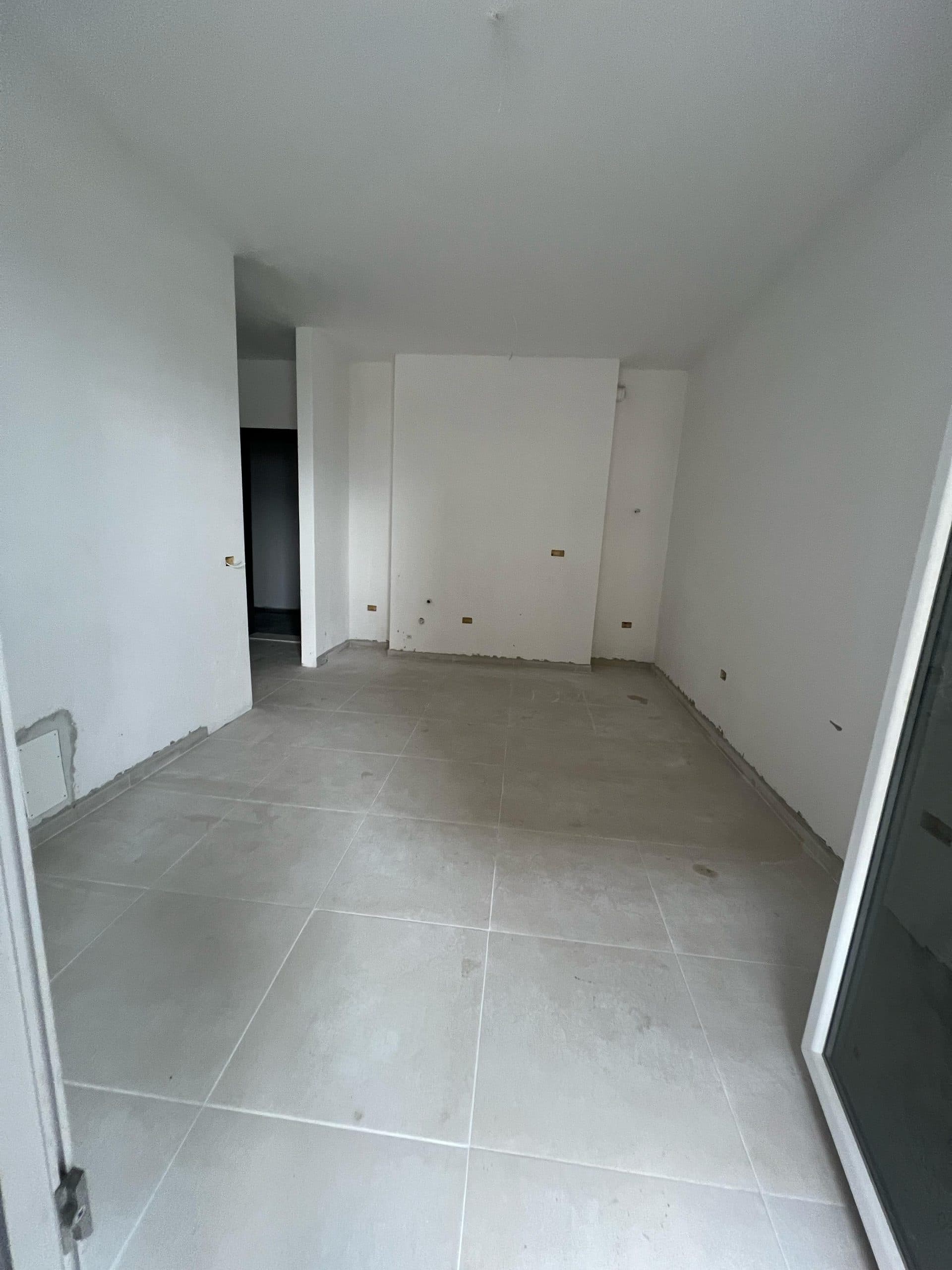 Shitet Apartament 1+1 Tek Univers City
