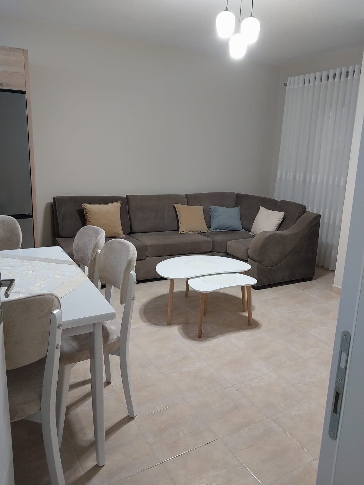 Jepet apartament 1+1 me qera ne Komune Parisi 50.000 leke 3