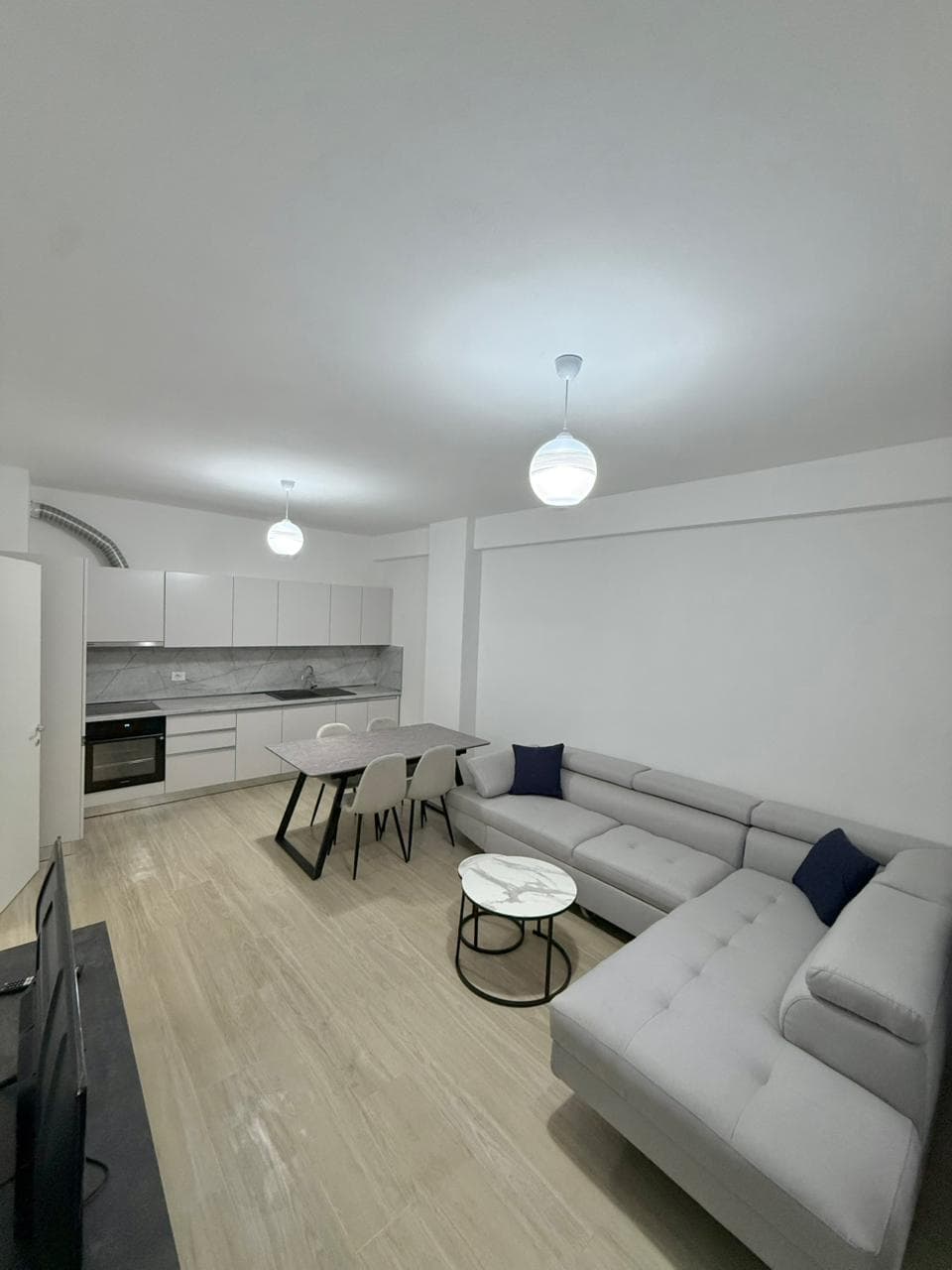 Apartament 2+2 Me Qira në Astir, Tiranë - 700€ | 105 m²