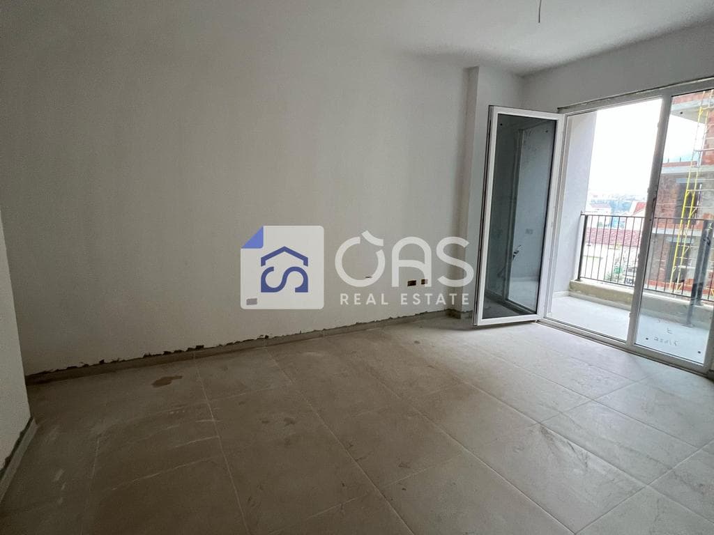 Shitet Apartament 1+1 Tek Univers City 4