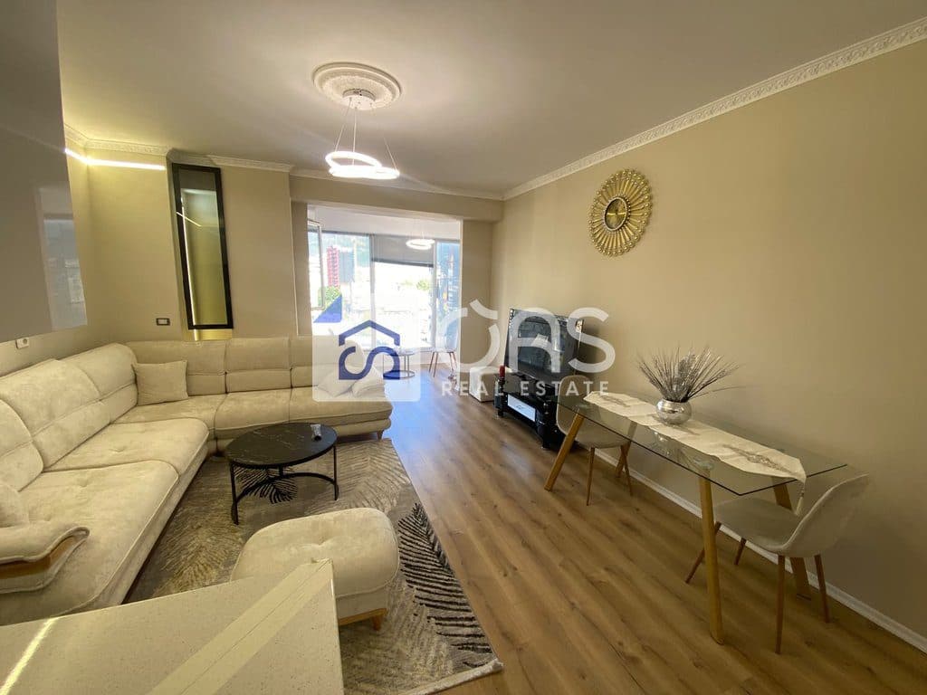 Jepet me qera apartament 1+1 tek Stacioni i Trenit. 3