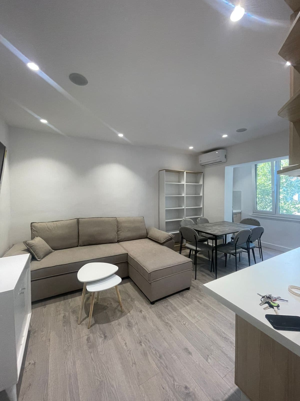 Jepet apartament me qera 1+1 perballe Harry Fulzit.