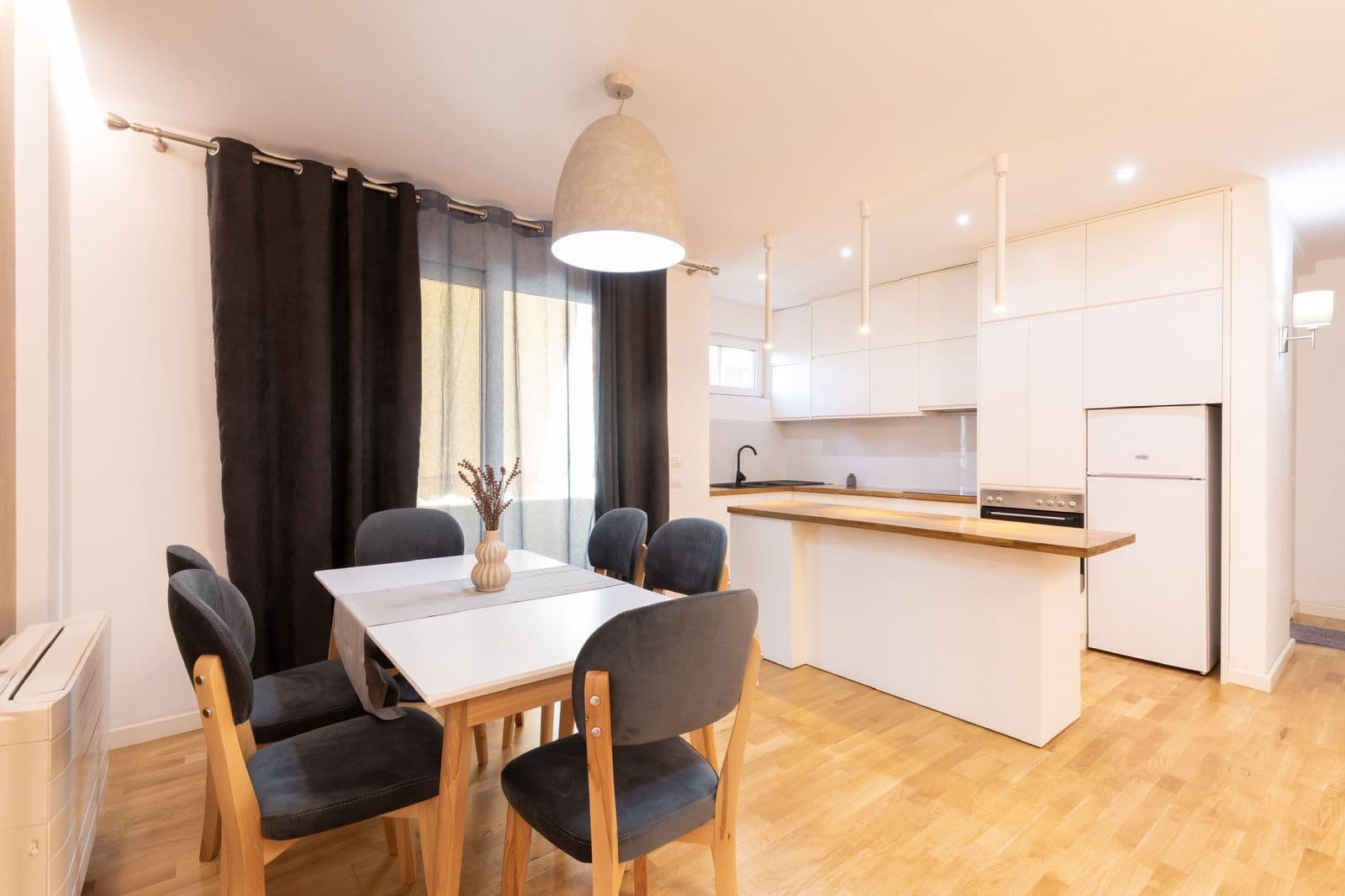 Shitet Apartament 2+1 tek Zogu Zi.