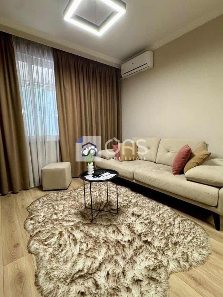 Jepet me qera Apartament 1+1 Ne Bllok 4