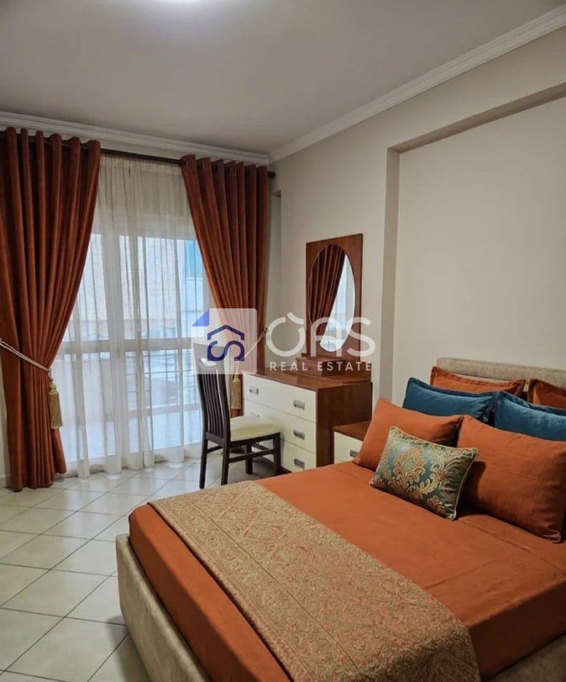 Jepet me qera apartament 1+1 Tek Komuna e Parisit 3