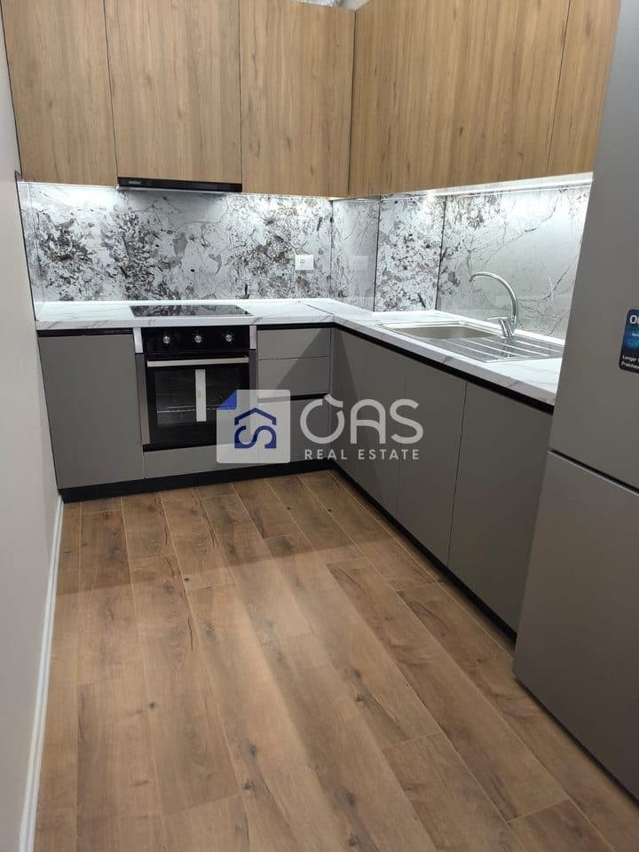 Jepet apartament me qera 1+1 Larake 2