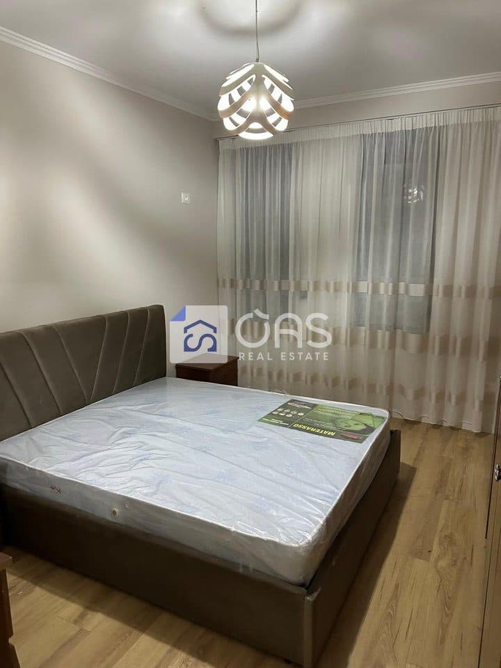 Jepet me qera apartament 1+1 tek 21 Dhjetori 3