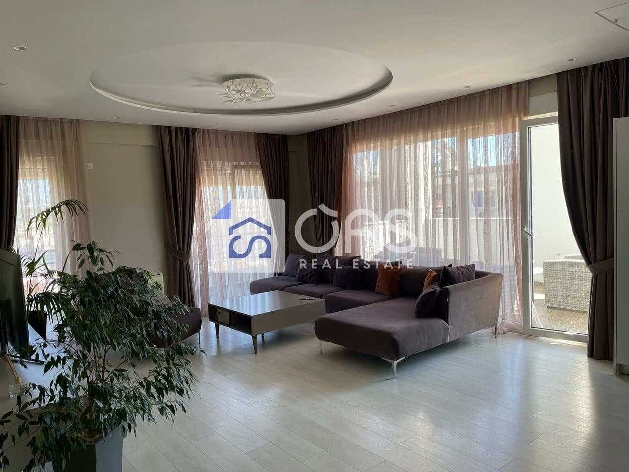 Jepet me qera Apartament 3+1+2 Ballkone + Verande tek Liqeni i Thate 2