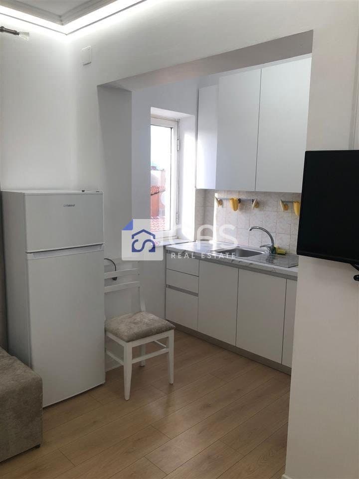 Jepet apartament me qera 1+1 Ish Stacioni Trenit 4