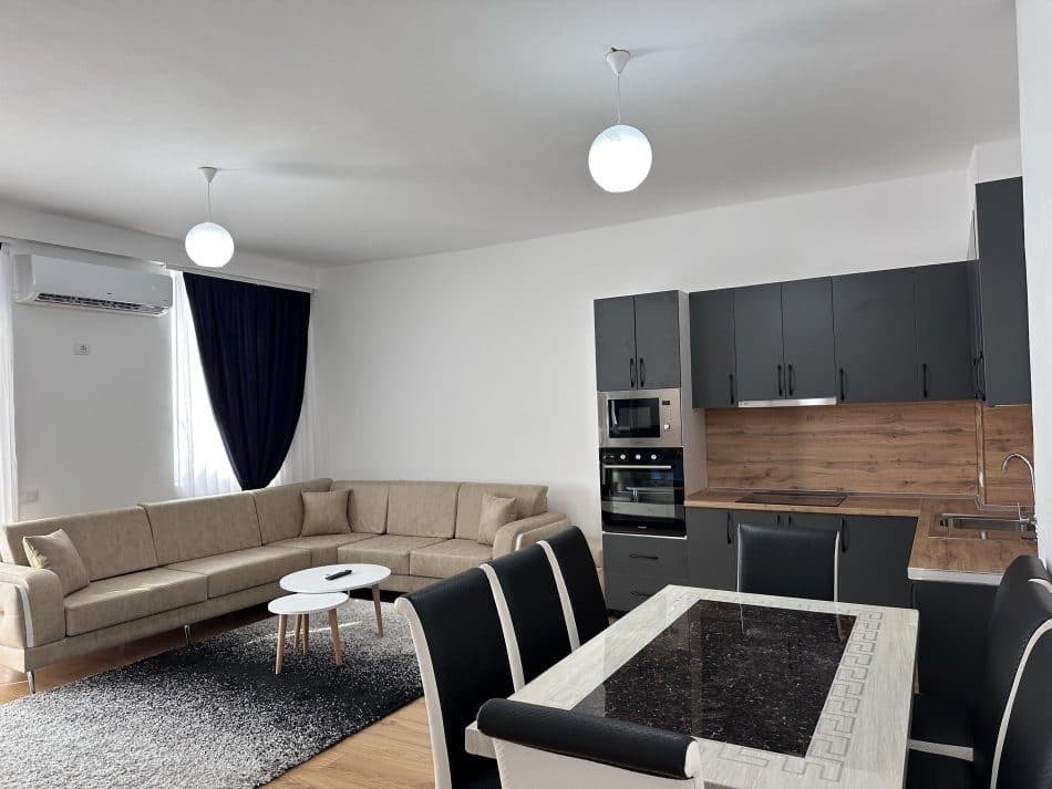 Jepet me Qera Apartament 2+1+Verande Ne astir