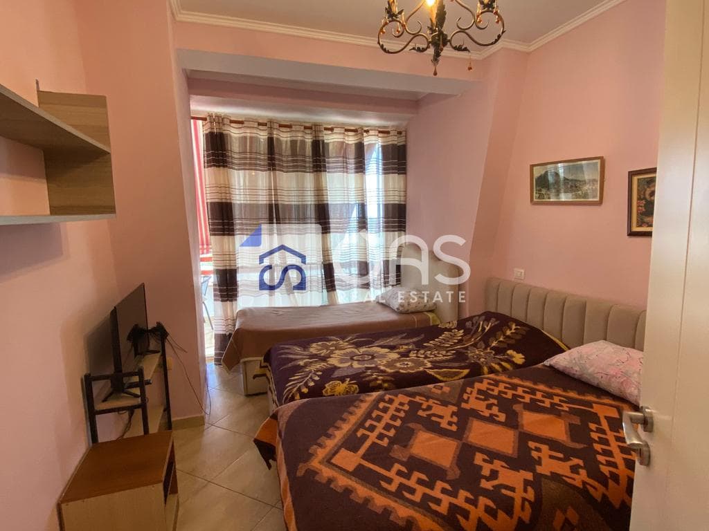Jepet me qera apartament 1+1 tek Rruga Bardhyl. 4