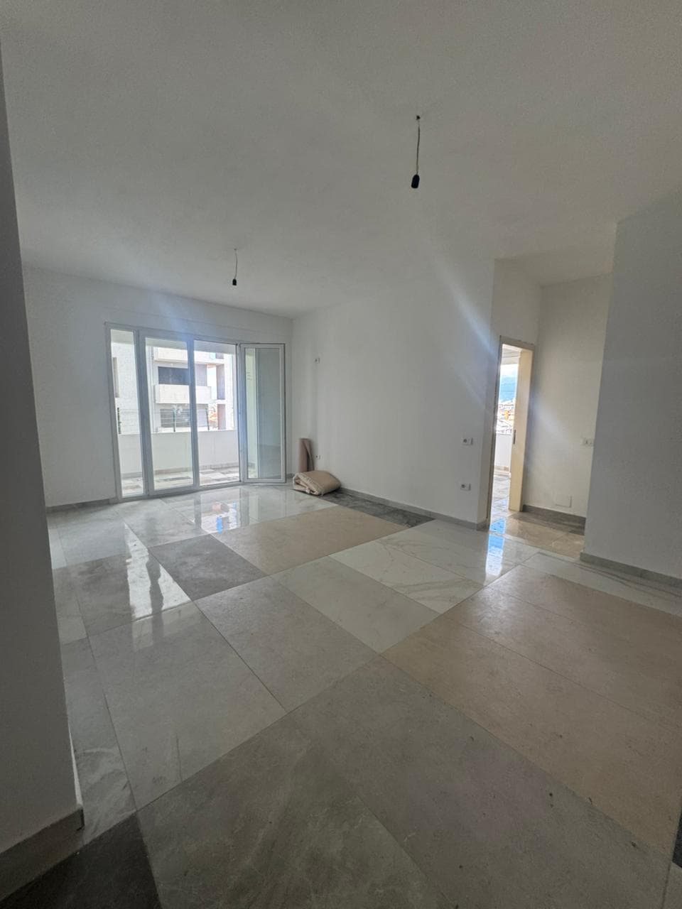 Shitet apartament 2+1+2 ne Pallatet e Verdha