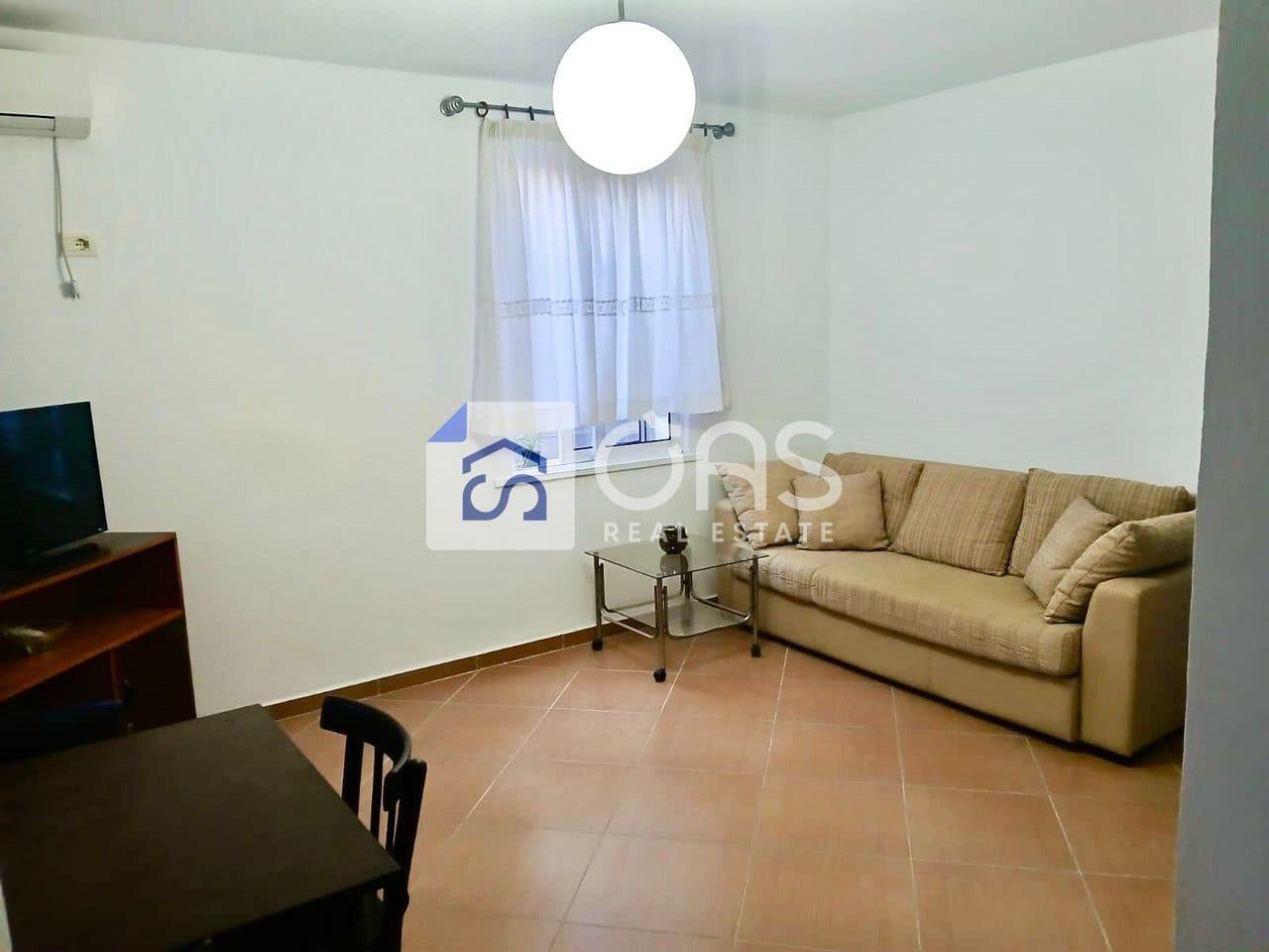 Jepet me qera apartamenti 1+1 ne qender