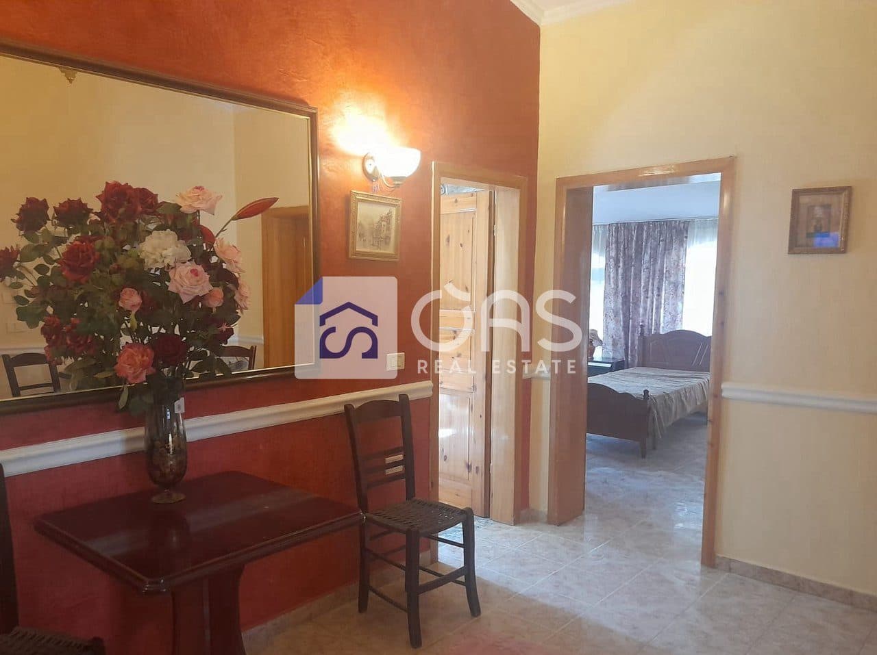 Jepet Shtepi me qera 2+1 Tek Komuna e Parisit