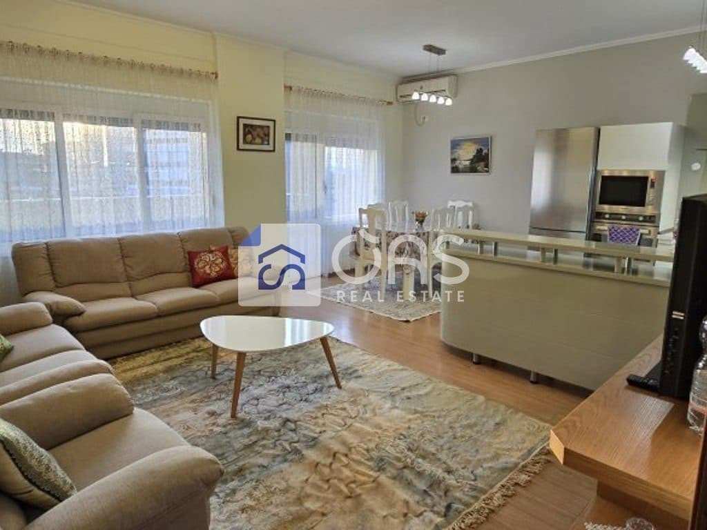 Jepet apartament me qera 2+1+2 tek Sheshi Avni Rustemi te Pazari i Ri. 3