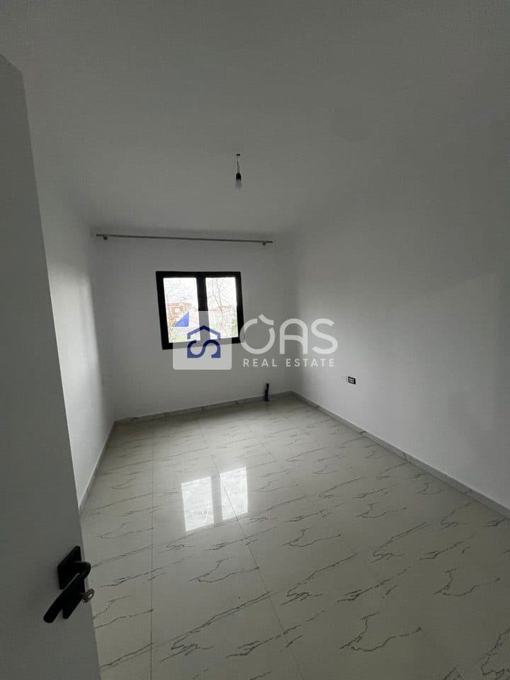 Jepet me qera apartament 2+1 ne Laprak. 4