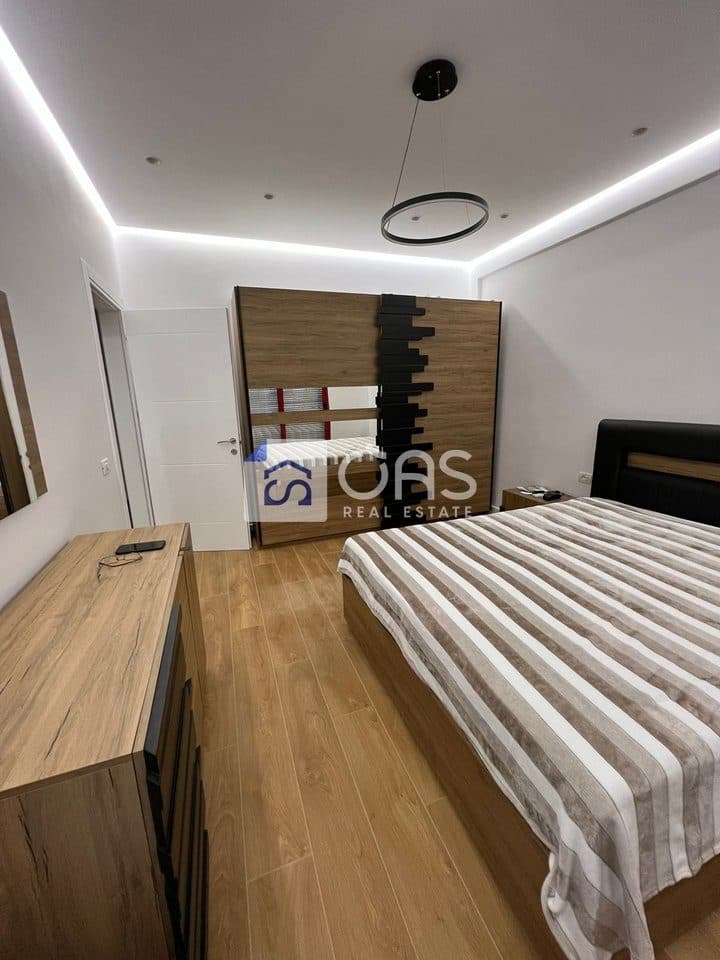 Jepet apartament me qera 1+1 tek Pallatet e Verdha 2