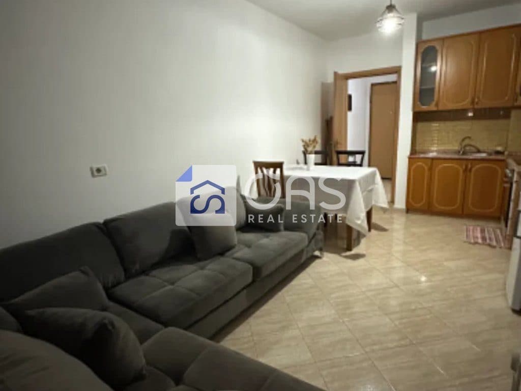 Jepet me qera Apartamenti 1+1 Astir